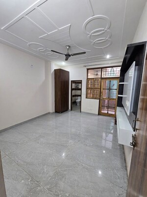 Room in 3 BHK Builder Floor at Huda CGHS, Sector 56 – for Rent