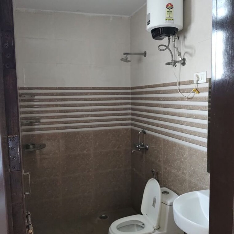 Bathroom, sector 57 2 Bedroom 1000 Sq.Ft. Builder Floor In Sector 57 Gurgaon 9971850