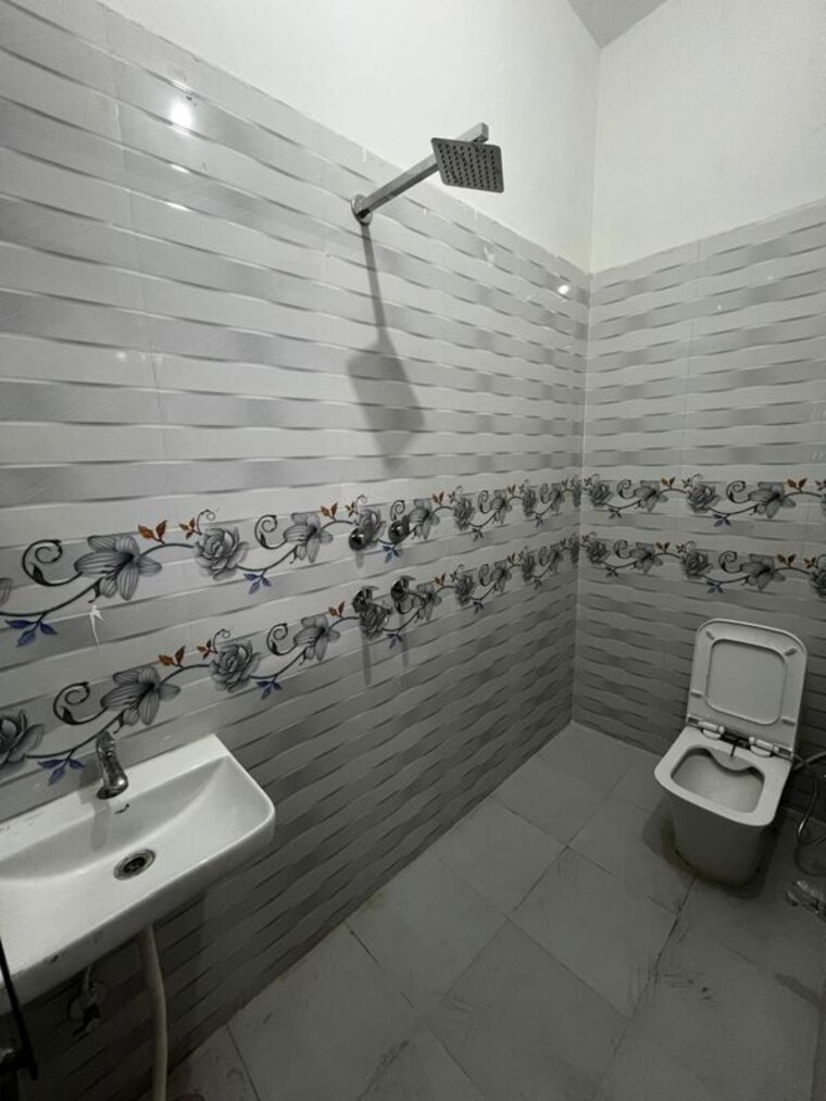 Bathroom, urban estate 1 RK 50 Sq.Yd. Builder Floor In Urban Estate Hisar 9971856