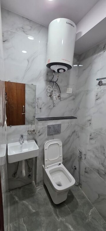 Bathroom in 1 RK Builder Floor at East Of Kailash – for Rent