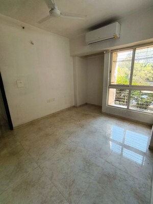 Room in 2 BHK Apartment at Lodha Amara, Kolshet Road – for Rent