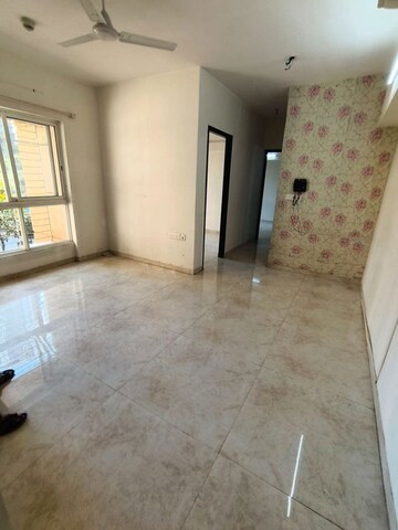 Room in 2 BHK Apartment at Lodha Amara, Kolshet Road – for Rent