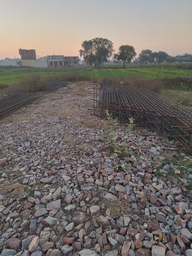 undefined, morta Commercial Industrial Plot 200 Sq.Yd. In Morta Ghaziabad 9971902