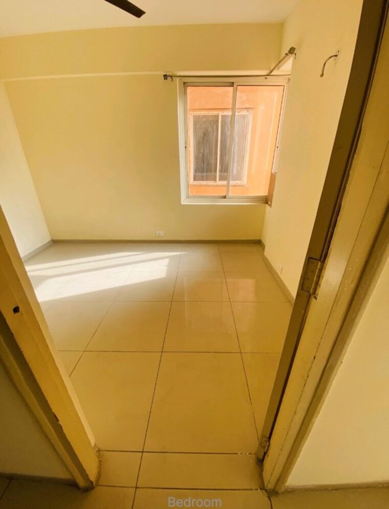 Bedroom, wave-dream-homes 2 Bedroom 808 Sq.Ft. Apartment In Wave City Ghaziabad 9971913