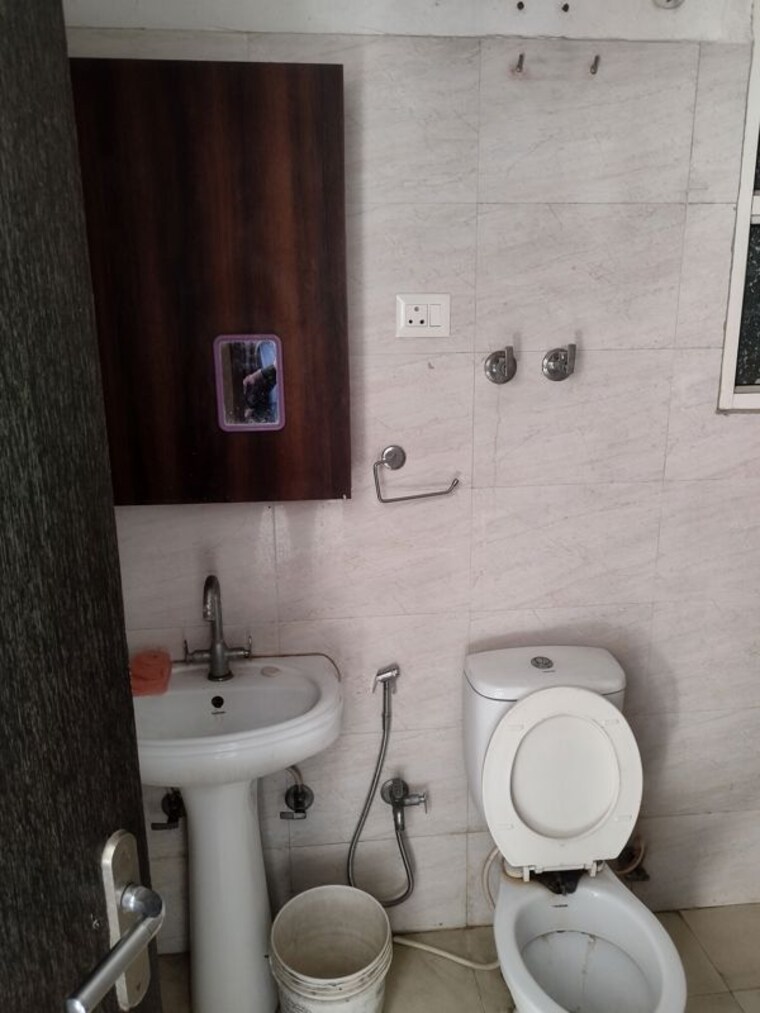 Bathroom, uninav-heights-phase-ii 2 Bedroom 895 Sq.Ft. Apartment In Raj Nagar Extension Ghaziabad 9971937