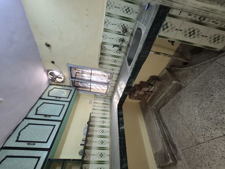 undefined, mayur vihar 2.5 Bedroom 850 Sq.Ft. Apartment In Mayur Vihar Delhi 9971952