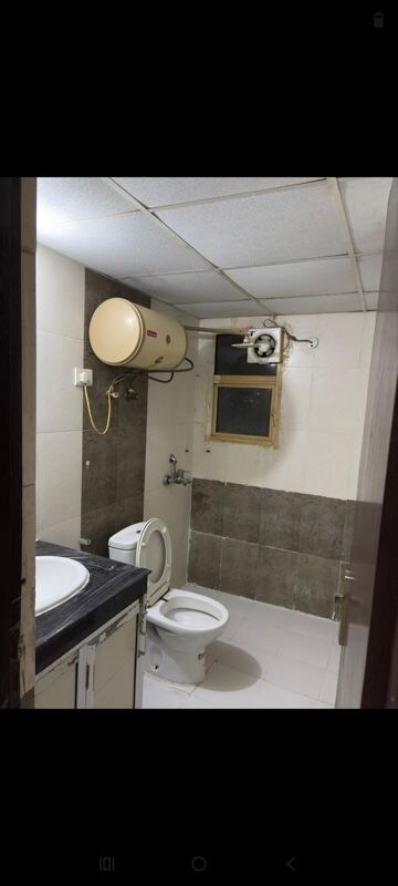 Master Bedroom in 2.5 BHK Apartment at Express Zenith, Sector 77 – for Rent