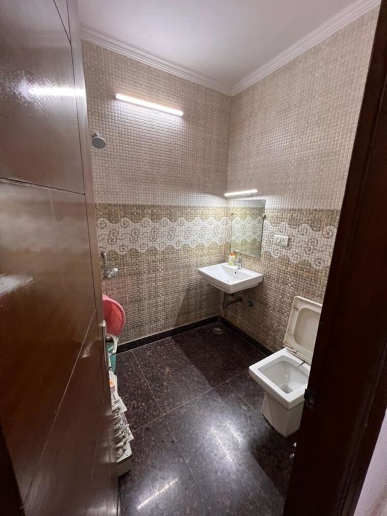 Bathroom, niti khand i 3 Bedroom 1400 Sq.Ft. Builder Floor In Niti Khand I Ghaziabad 9971962