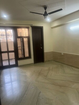 Room in 2 BHK Builder Floor at Sector 47 – for Rent