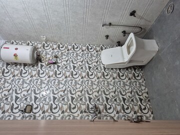 Bathroom in 2.5 BHK Apartment at Mayur Vihar – for Rent