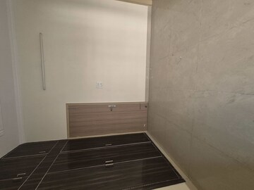 Room in 2.5 BHK Apartment at Mayur Vihar – for Rent