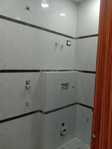 Furnished Amenities in 4 BHK Builder Floor at Nawada – for Sale