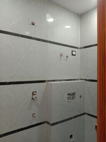 Furnished Amenities in 4 BHK Builder Floor at Nawada – for Sale