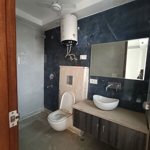 Team Area in 3 BHK Builder Floor at Kalkaji – for Rent