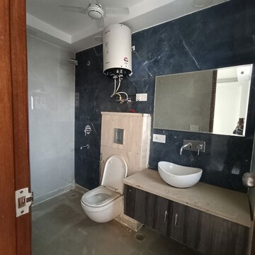 Team Area in 3 BHK Builder Floor at Kalkaji – for Rent