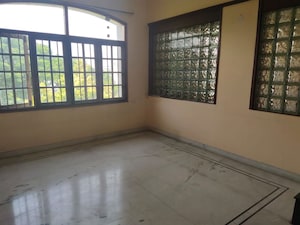 Room in 3 BHK Apartment at Banjara Hills – for Rent