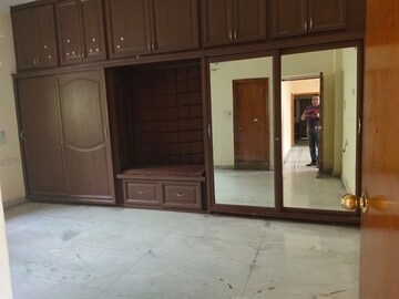 Room in 3 BHK Apartment at Banjara Hills – for Rent