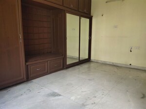 Room in 3 BHK Apartment at Banjara Hills – for Rent