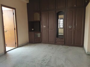 Room in 3 BHK Apartment at Banjara Hills – for Rent
