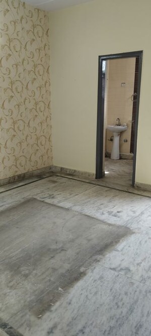 Room in 3 BHK Builder Floor at Sainik Plaza, Sector 49 – for Sale