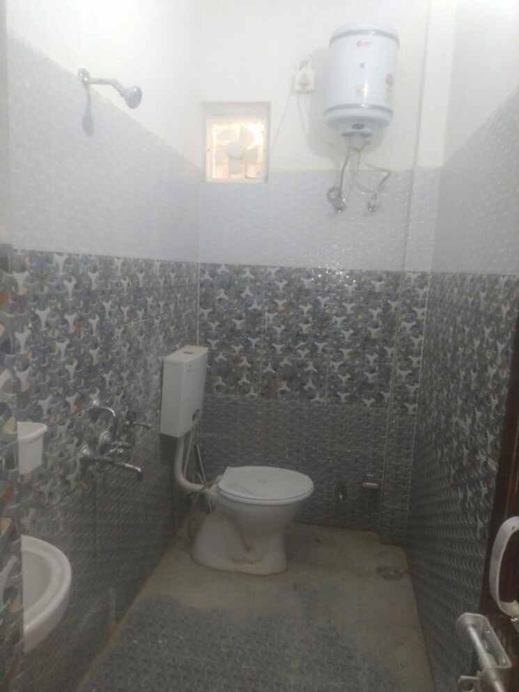 Bathroom, gomti nagar 2 Bedroom 1200 Sq.Ft. Builder Floor In Gomti Nagar Lucknow 9969840