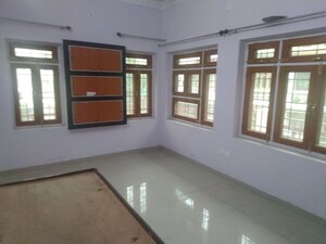 Room in 2 BHK Builder Floor at Gomti Nagar – for Rent