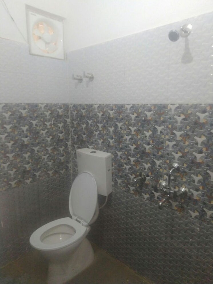 Bathroom, gomti nagar 2 Bedroom 1200 Sq.Ft. Builder Floor In Gomti Nagar Lucknow 9969840