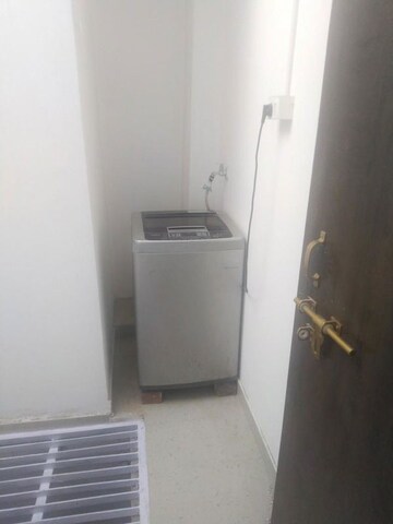 Master Bedroom in 2 BHK Builder Floor at Gomti Nagar – for Rent