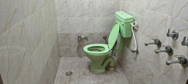 Bathroom, husainganj 2 Bedroom 950 Sq.Ft. Builder Floor In Husainganj Lucknow 9962563