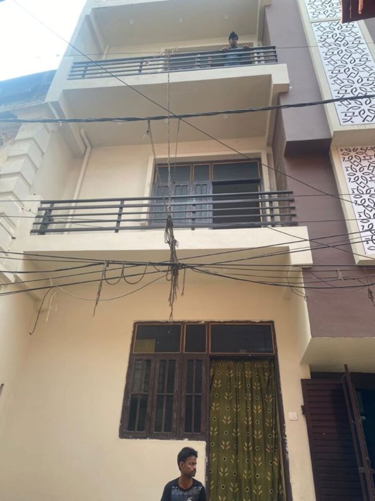 undefined, husainganj 2 Bedroom 950 Sq.Ft. Builder Floor In Husainganj Lucknow 9962563