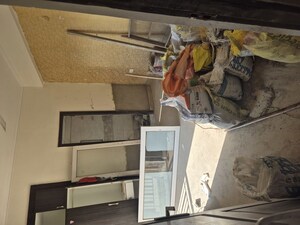 Furnished Amenities in 2 BHK Apartment at Amrapali Princely Estate, Sector 76 – for Rent