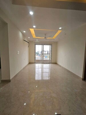 Room in 3 BHK Builder Floor at Palm Residency Chhatarpur, Chattarpur – for Rent