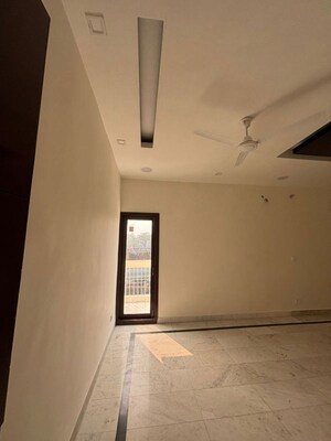 Furnished Amenities in 3 BHK Builder Floor at Greater Kailash Part 3 – for Rent