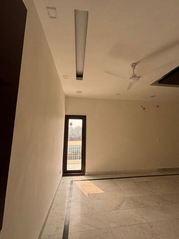 Furnished Amenities in 3 BHK Builder Floor at Greater Kailash Part 3 – for Rent