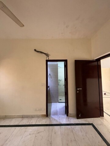 Room in 3 BHK Builder Floor at Greater Kailash Part 3 – for Rent