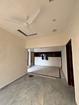 Room in 3 BHK Builder Floor at Greater Kailash Part 3 – for Rent