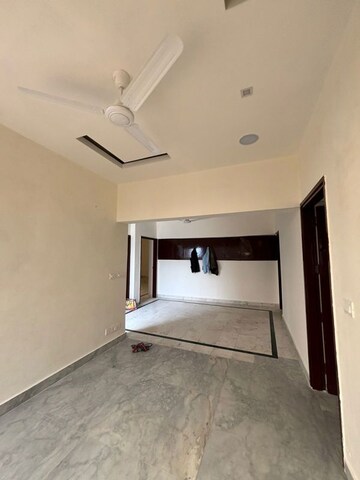 Room in 3 BHK Builder Floor at Greater Kailash Part 3 – for Rent