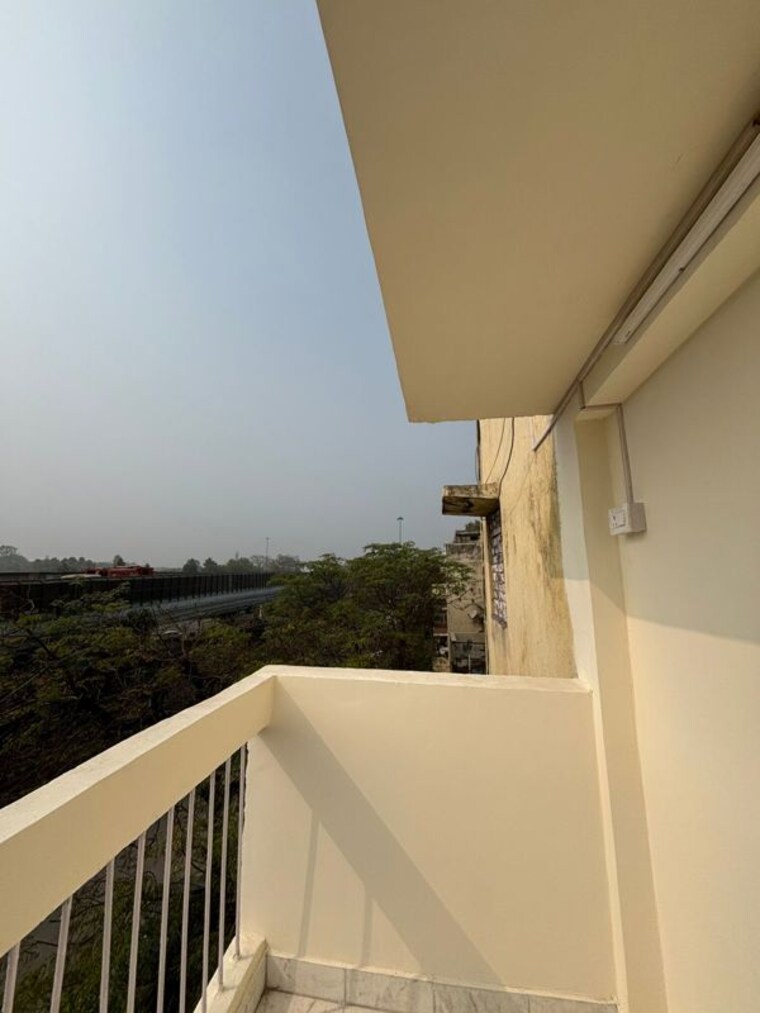 Balcony, greater kailash part 3 3 Bedroom 200 Sq.Yd. Builder Floor In Greater Kailash Part 3 Delhi 9972058