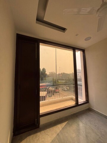 Room in 3 BHK Builder Floor at Greater Kailash Part 3 – for Rent