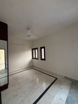 Room in 3 BHK Builder Floor at Greater Kailash Part 3 – for Rent