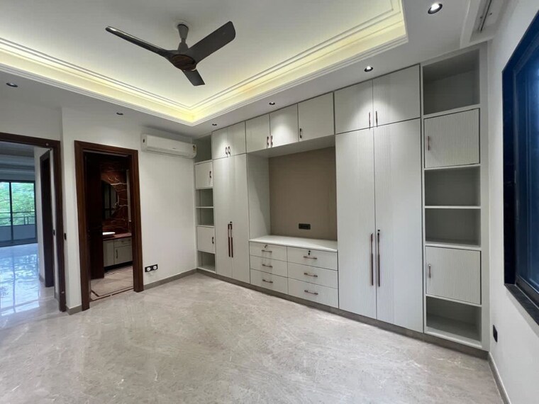 Room, safdarjung enclave 4 Bedroom 250 Sq.Yd. Builder Floor In Safdarjung Enclave Delhi 9972064