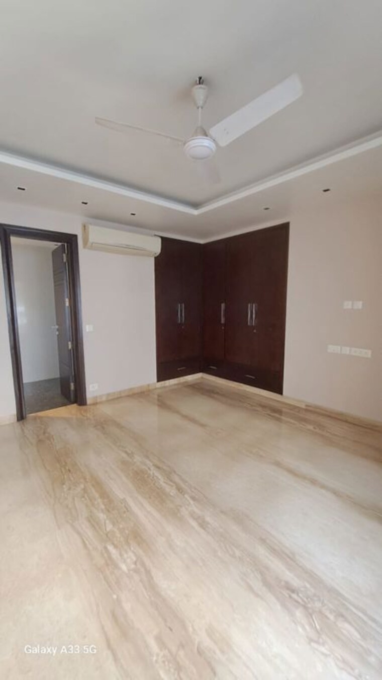 Room, safdarjung enclave 4 Bedroom 257 Sq.Yd. Builder Floor In Safdarjung Enclave Delhi 9972080
