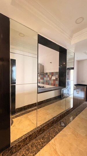 Kitchen in 4 BHK Apartment at Parsvnath Planet, Gomti Nagar – for Rent