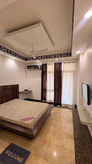 Living Room in 4 BHK Apartment at Parsvnath Planet, Gomti Nagar – for Rent