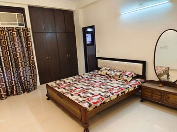 Bedroom in 4 BHK Builder Floor at Tulip Mall, Sector 46 – for Rent