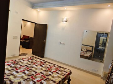 Furnished Amenities in 4 BHK Builder Floor at Tulip Mall, Sector 46 – for Rent