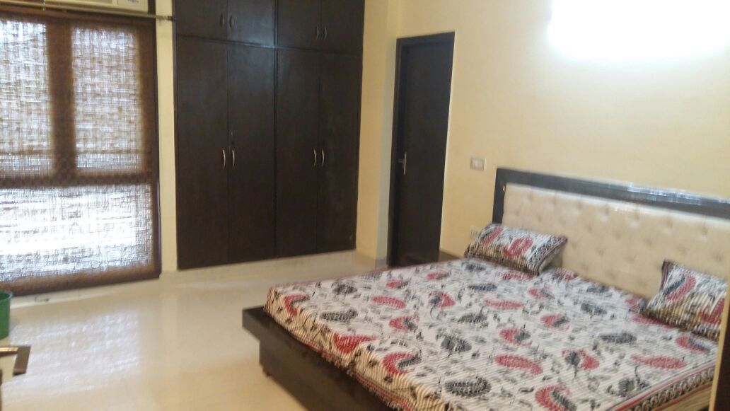 4 BHK 250 Sq.Mt. Builder Floor in Tulip Mall