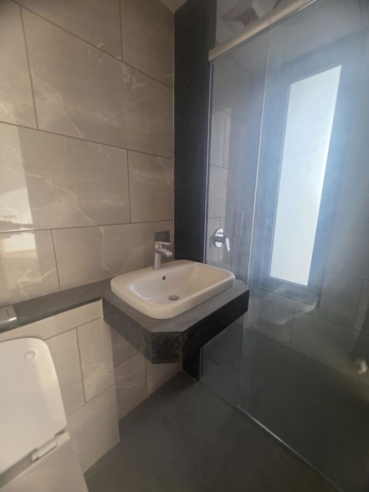 Bathroom, rustomjee-crown 4 Bedroom 3072 Sq.Ft. Apartment In Prabhadevi Mumbai 9972102