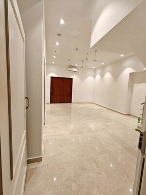 Room in 4 BHK Apartment at Rustomjee Crown, Prabhadevi – for Rent