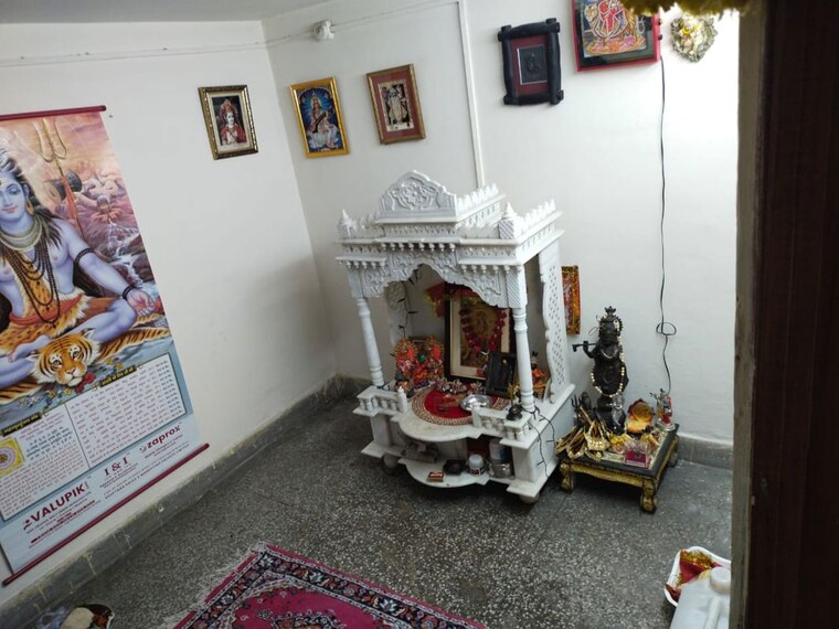  Parking, sector 55 6+ Bedroom 375 Sq.Mt. Villa In Sector 55 Noida 9972108